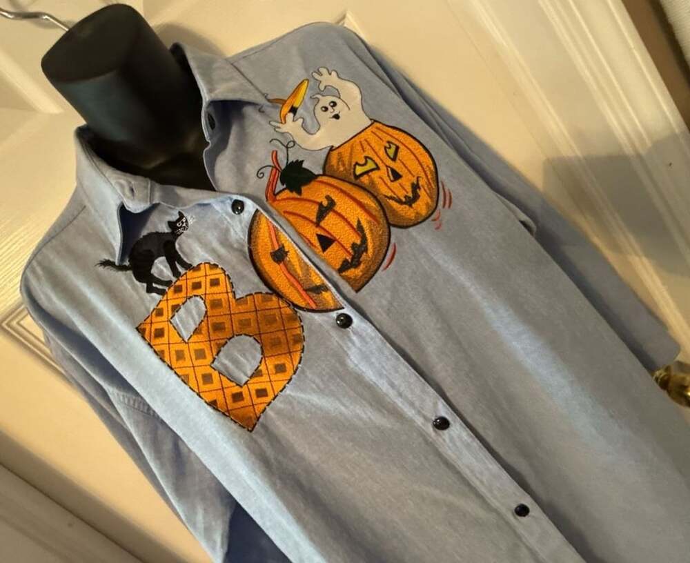 Embroidered BOO Button Down Blue Chambray Shirt Pumpkins Ghost Cat Halloween Vtg